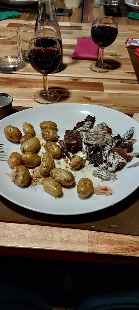 Bœuf Au Morilles Et Pomme de Terre Grillées